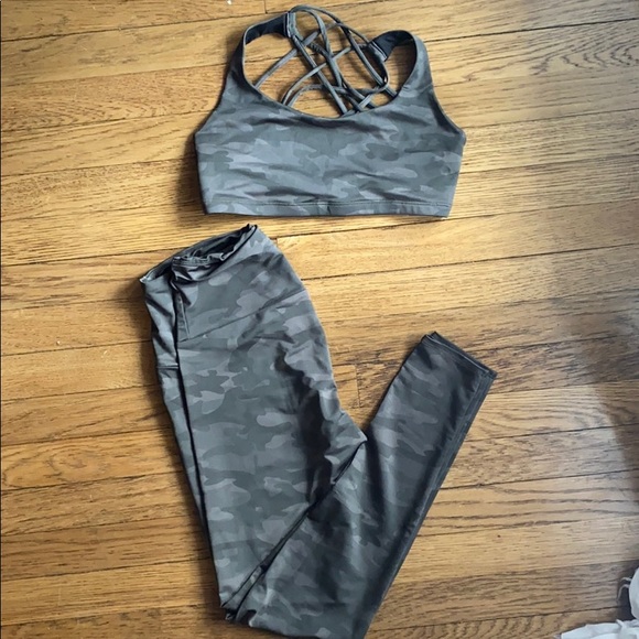 Onzie Other - Camo yoga/workout set